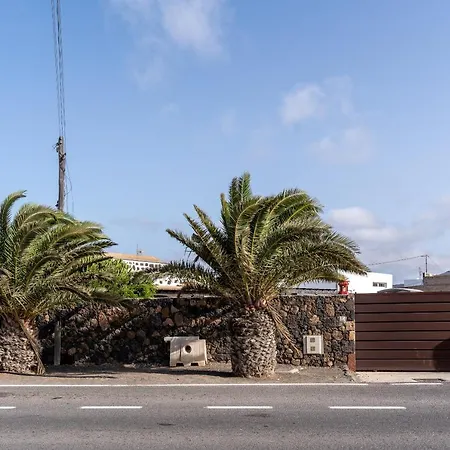 Cancela In Villa Lajares